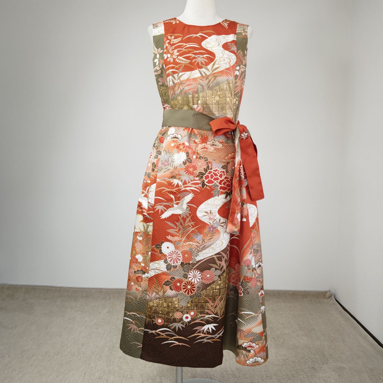 zunezune 振袖ドレス ノースリーブ 着物リメイクワンピース 朱 - メルカリ