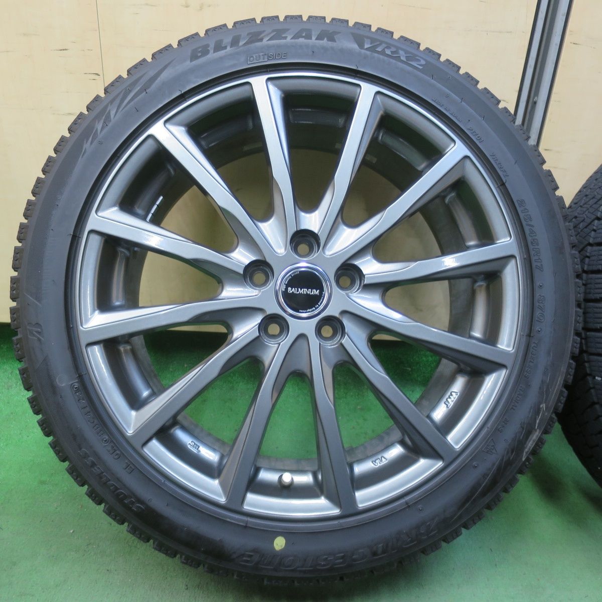 バリ溝！23年！キレイ！9.5分☆プリウス 等 215/45R17 スタッドレス 