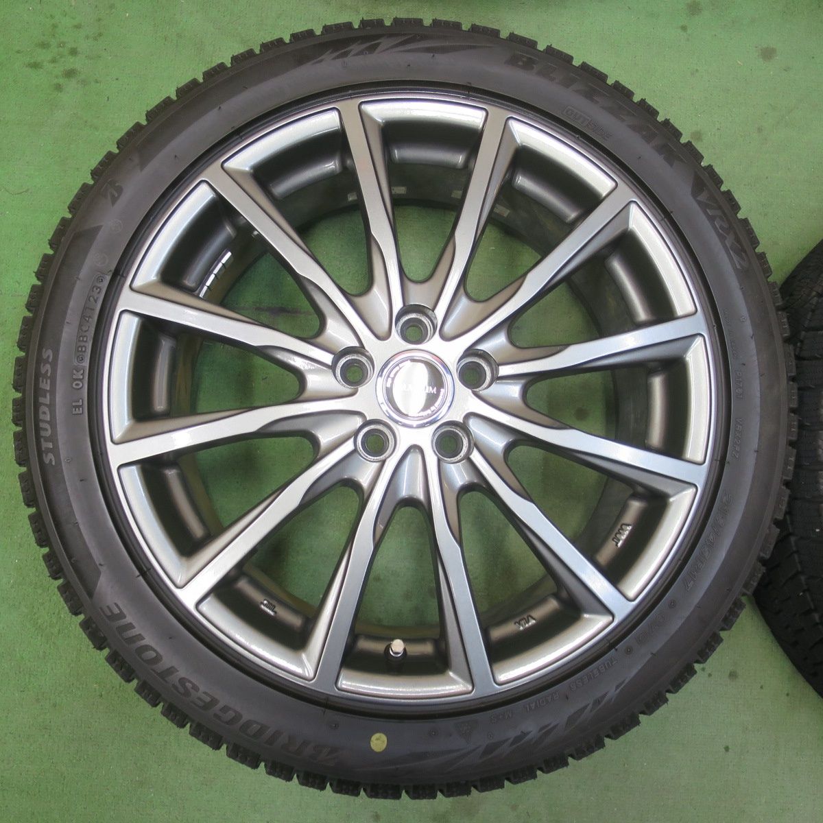 バリ溝！23年！キレイ！9.5分☆プリウス 等 215/45R17 スタッドレス 
