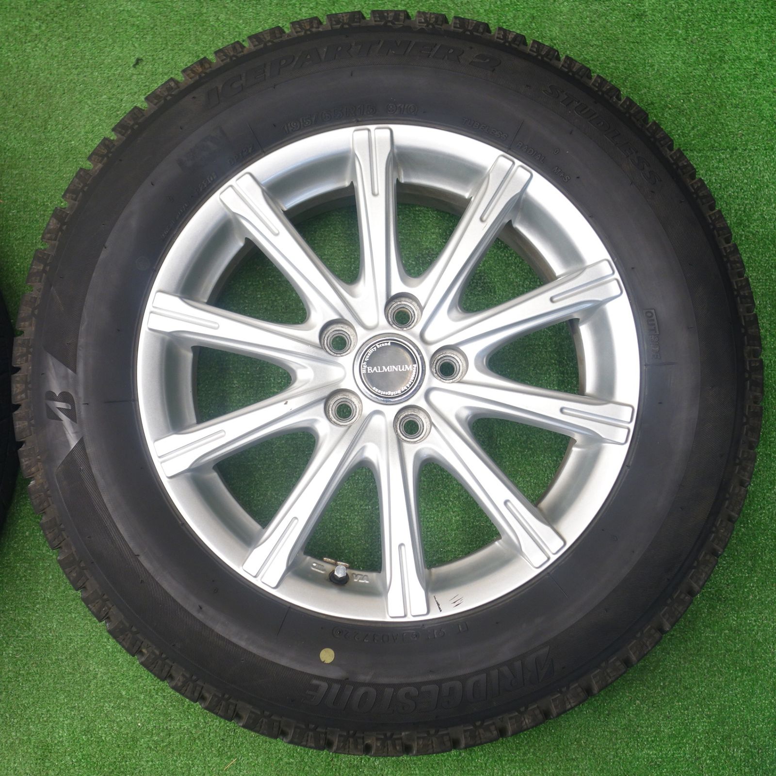 バリ溝！22年！9.5分☆プリウス 等 195/65R15 スタッドレス 