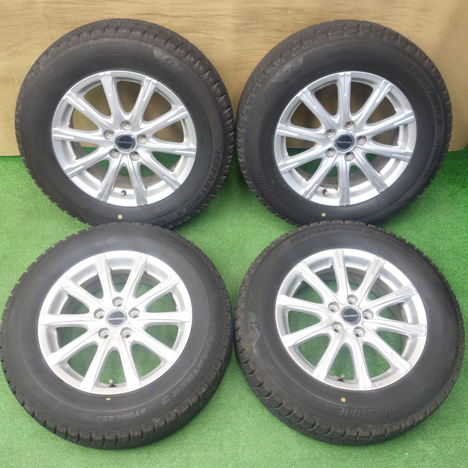 バリ溝！22年！9.5分☆プリウス 等 195&frasl;65R15 スタッドレス