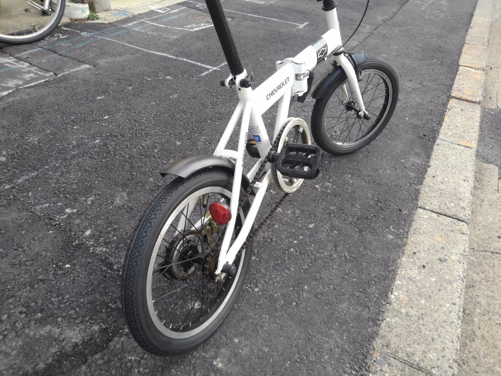 中古自転車３９６４　前後タイヤ新品！　折り畳み自転車　シボレー　１６インチ　ギヤなし　ワイヤー錠　ライトは付属していません 引き取り限定！(名古屋市昭和区)自転車3964 前後タイヤ新品