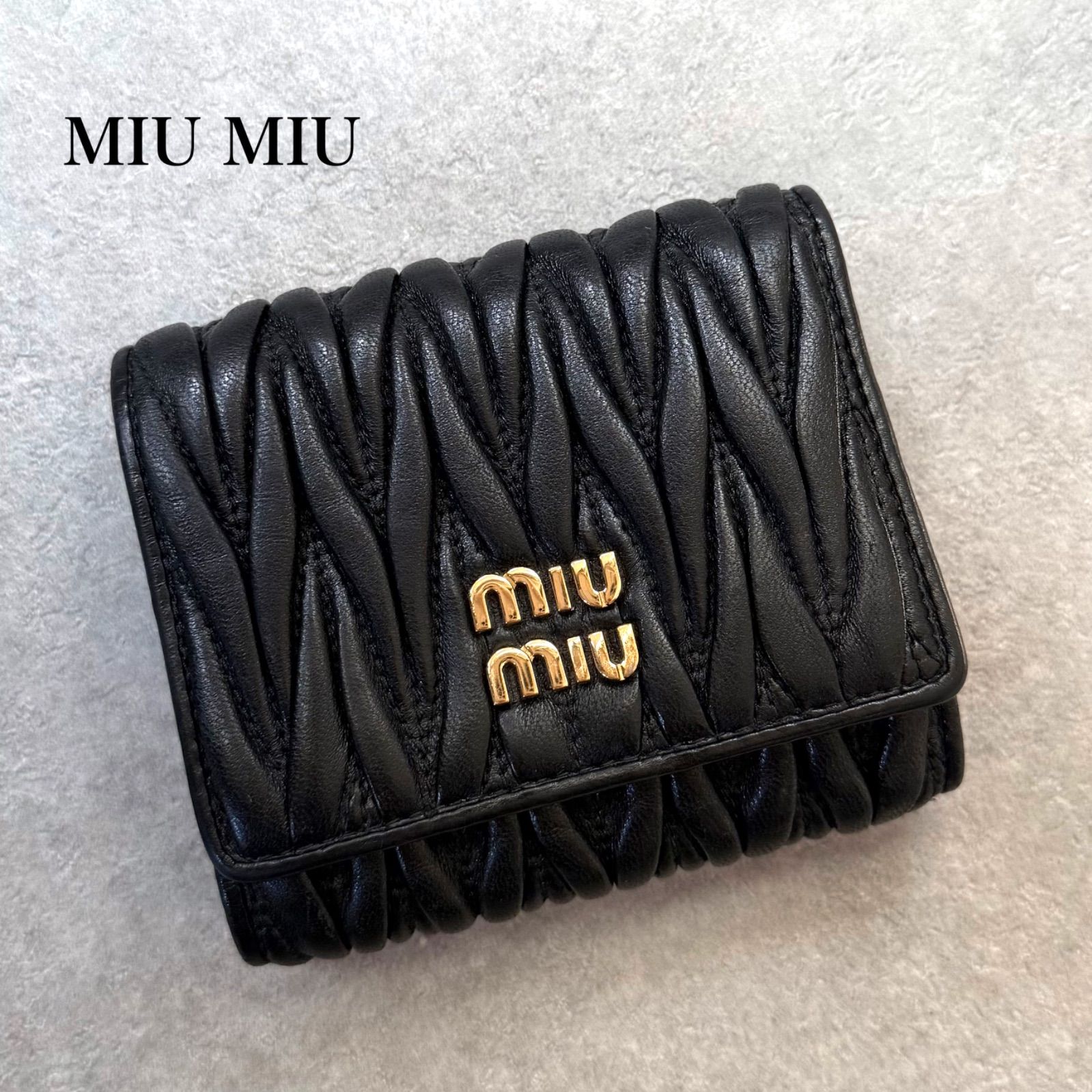 極美品 MIU MIU ミュウミュウ マテラッセ 三つ折り財布 ブラック 黒 