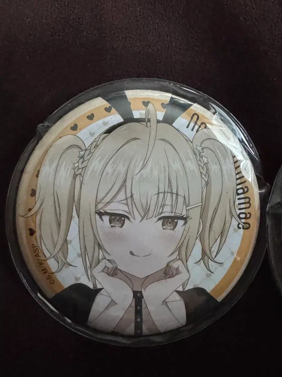 隣の席の恥ずかしがり屋、アリアさんの缶バッジ (宮前ノア)