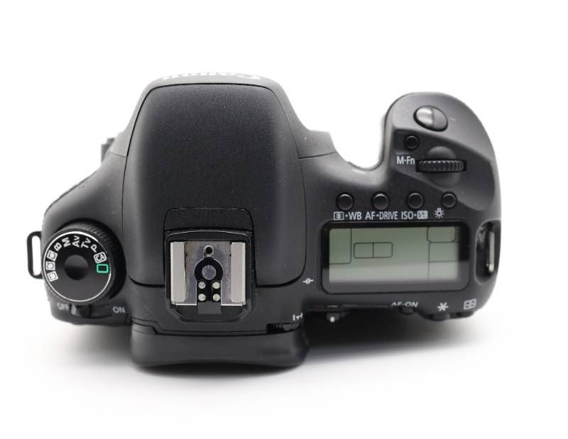 □完動品 Canon EOS 7D デジタル一眼レフカメラ ショット数9003 - メルカリ