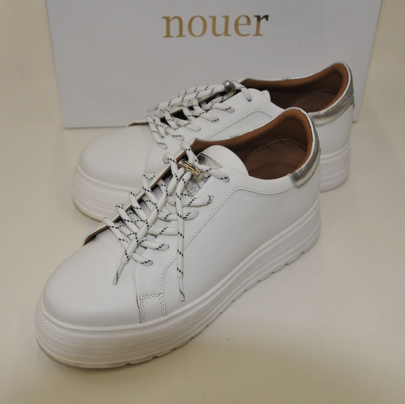 48MS0119 美品 ヌエール nouer ボリュームソールスニーカー レザー