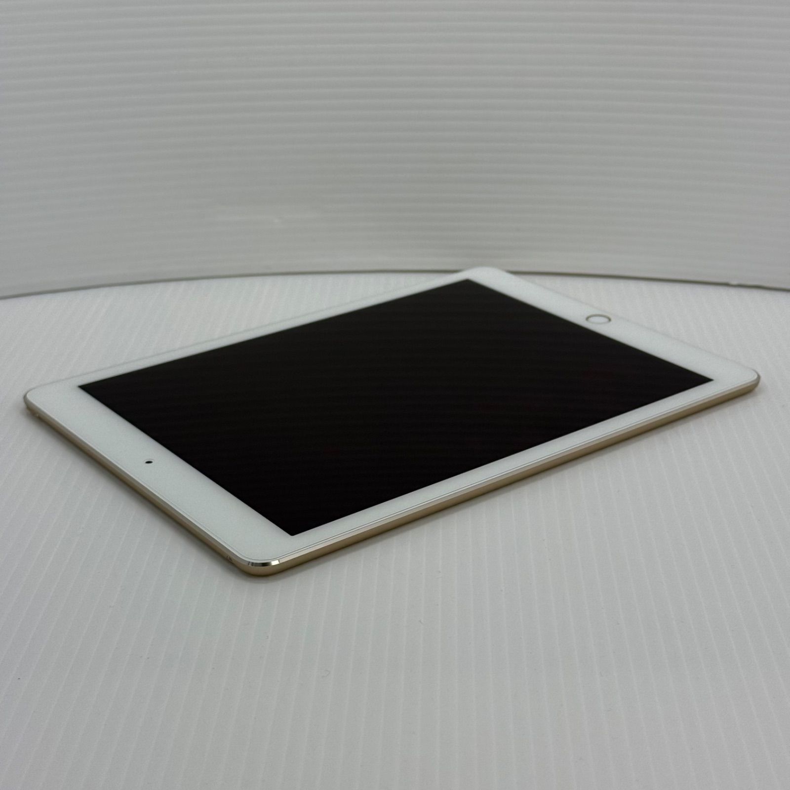 MNV72J/A iPad Air 2 Wi-Fi 32GB ゴールド Air 0 iPad 価格比較