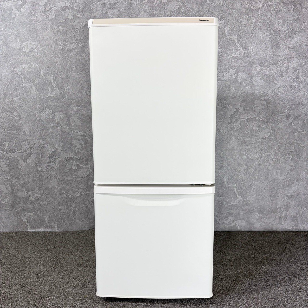 【早い者勝ち】NR-B14HW-W 冷蔵庫　2023年製　138L Amazon | パナソニック 冷蔵庫 幅48cm 138L 右開き NR-B14HW-W マット