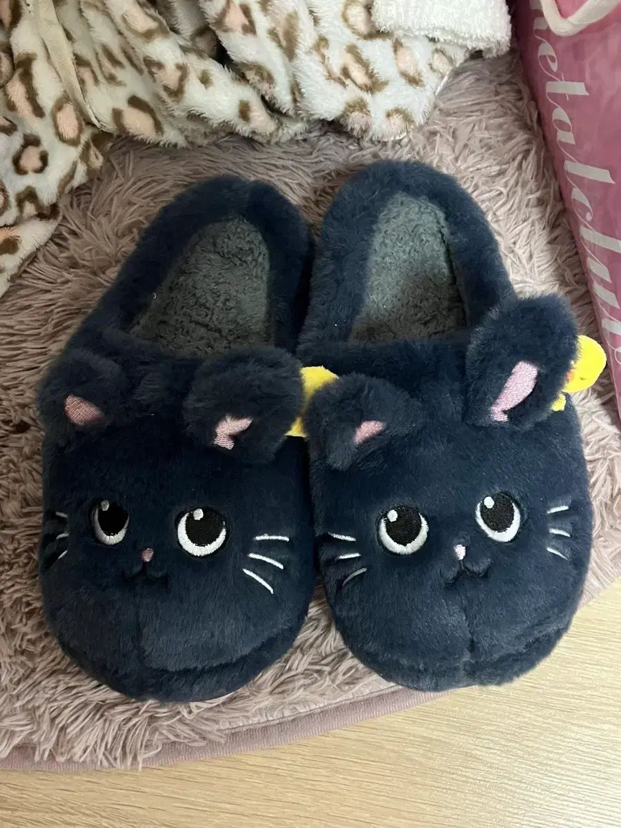 RIIZE（ライズ） ウォンビン(WONBIN) トゥーファーダック スリッパ ルームシューズ 出品