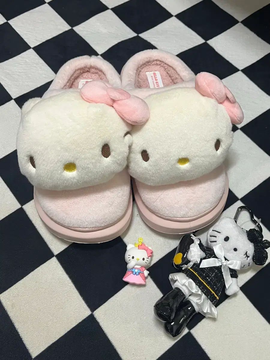 ハローキティ ファー ルームシューズ + ロングレッグキティ セット