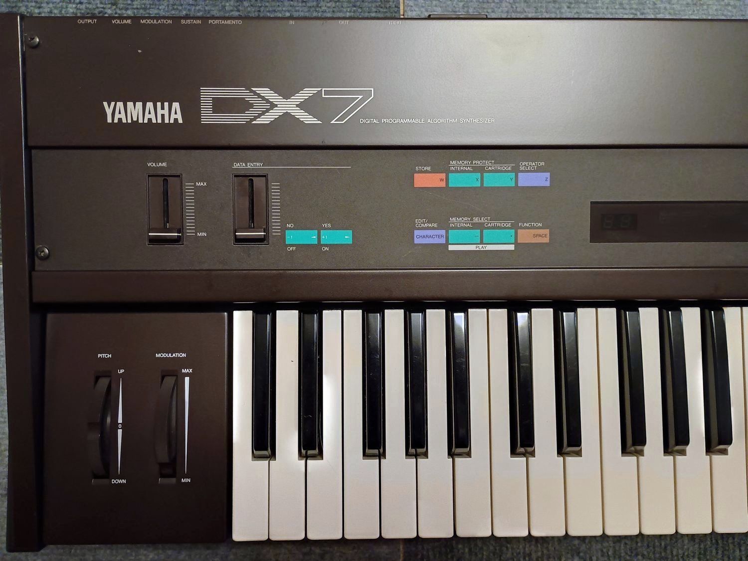 🎹【整備済・完動品】YAMAHA DX7 / SER-7換装・ブラックLED液晶・坂本