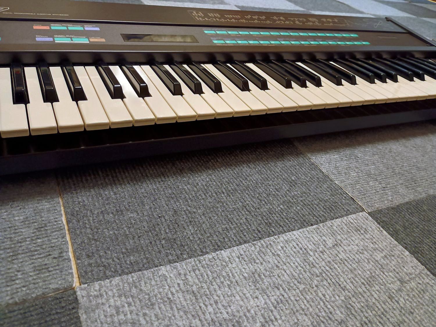 🎹【整備済・完動品】YAMAHA DX7 / SER-7換装・ブラックLED液晶・坂本