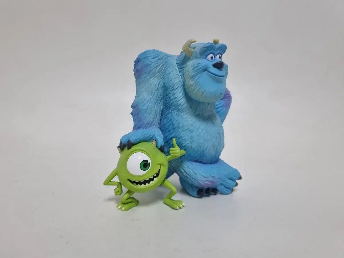 ディズニーピクサー モンスターズ・インク マイクu0026サリー UDF フィギュア