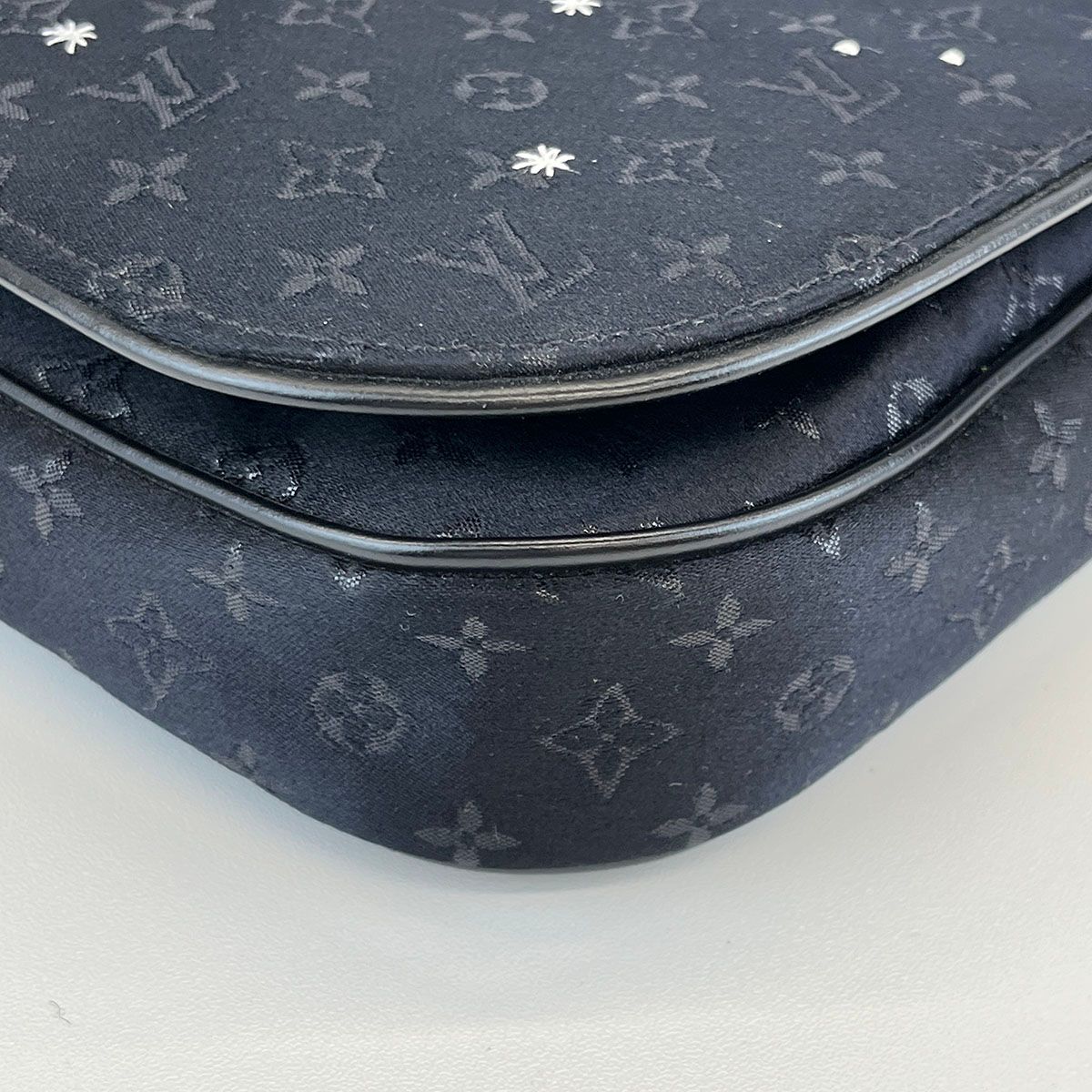LOUIS VUITTON ルイ・ヴィトン コントドゥフェ ミュゼット ショルダー 