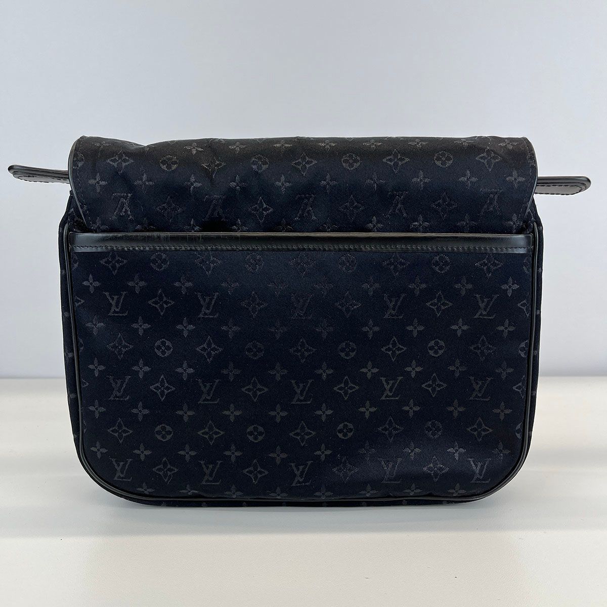 LOUIS VUITTON ルイ・ヴィトン コントドゥフェ ミュゼット ショルダー 