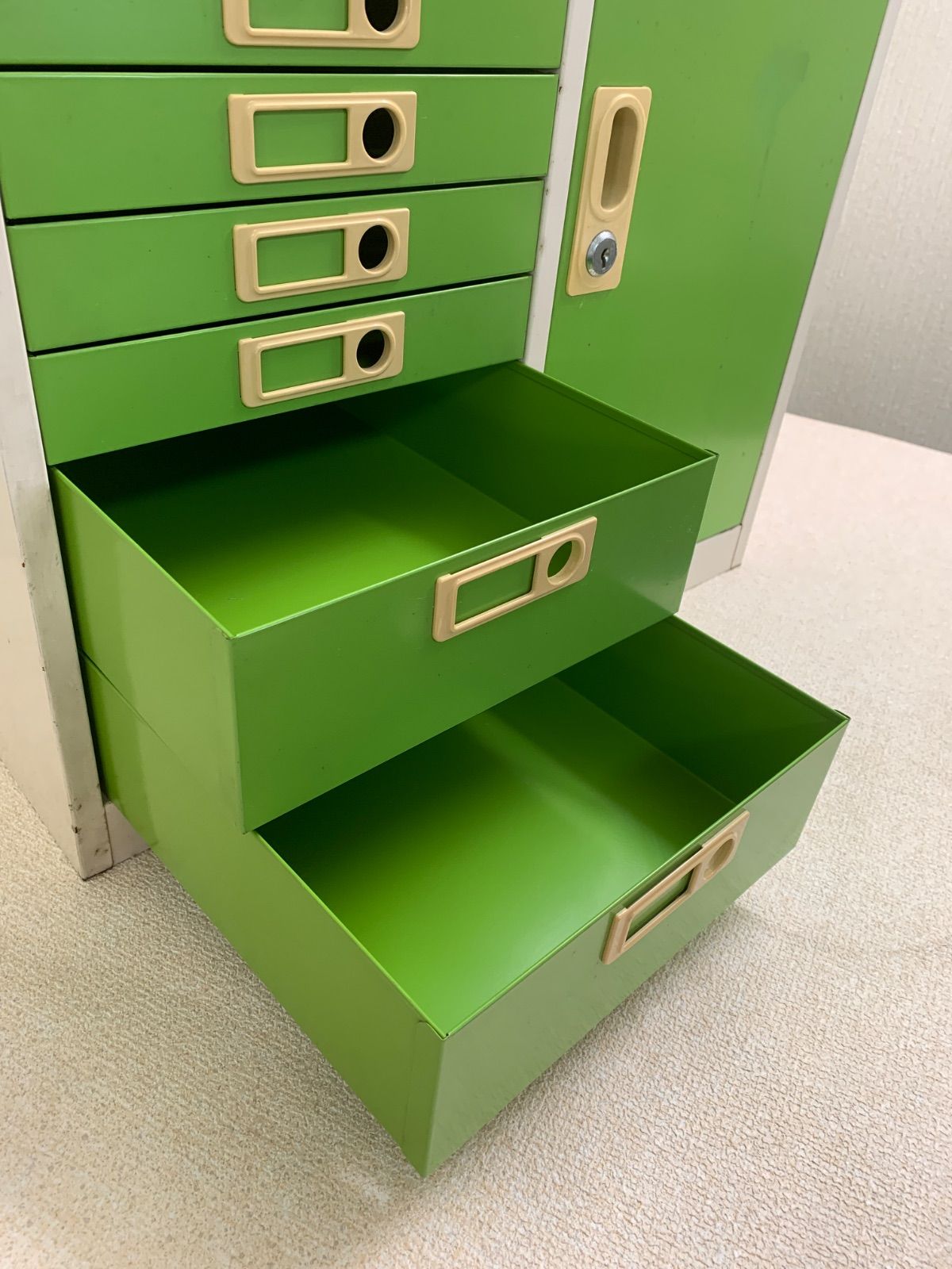 フォロー割対象商品】昭和レトロ ヨドコウ スチールキャビネット 鍵