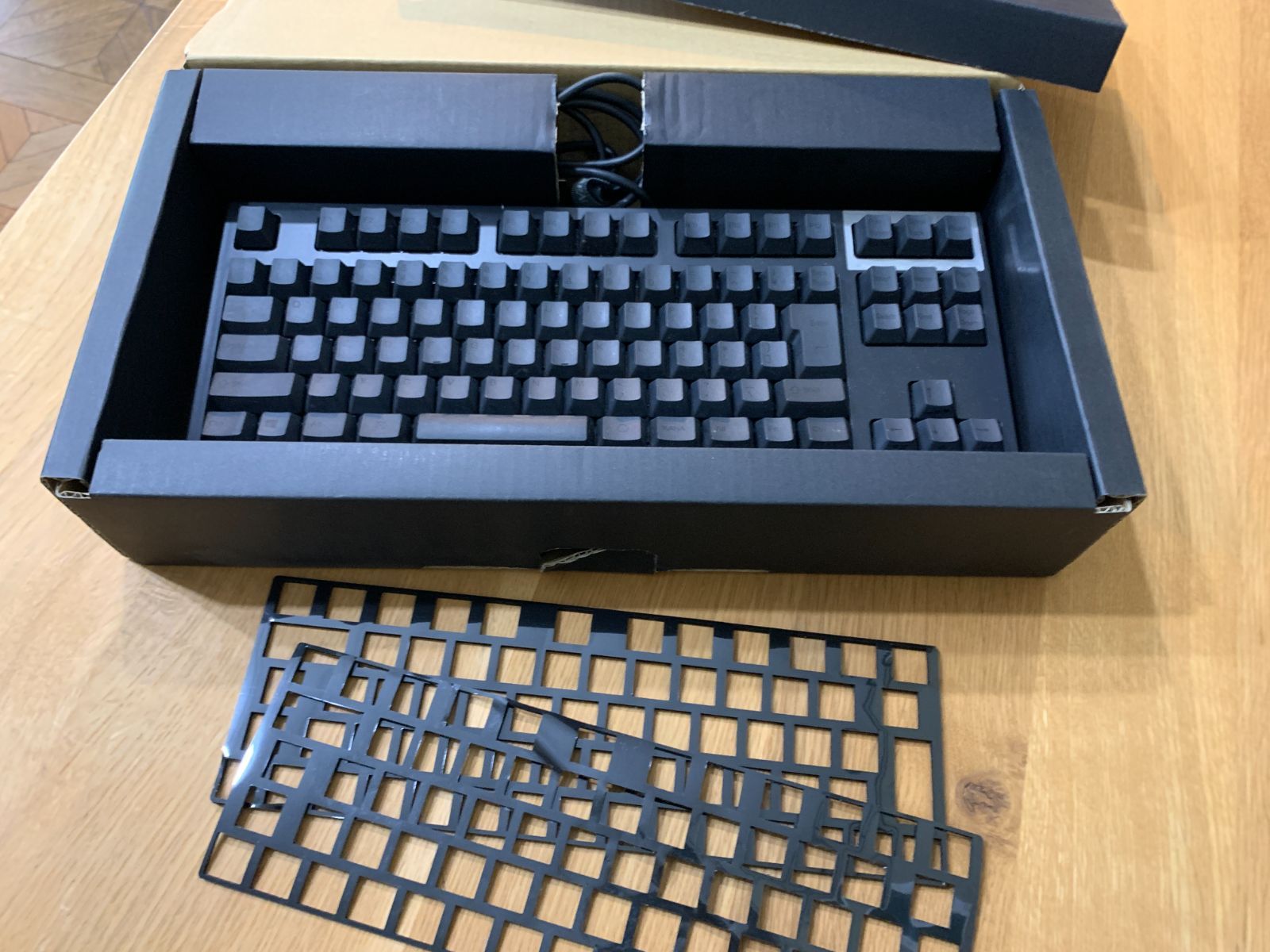 中古品 現品一点限りREALFORCE R2TLA-JP4-BK/AHAZ05 日本語配列 TKL A ⁄