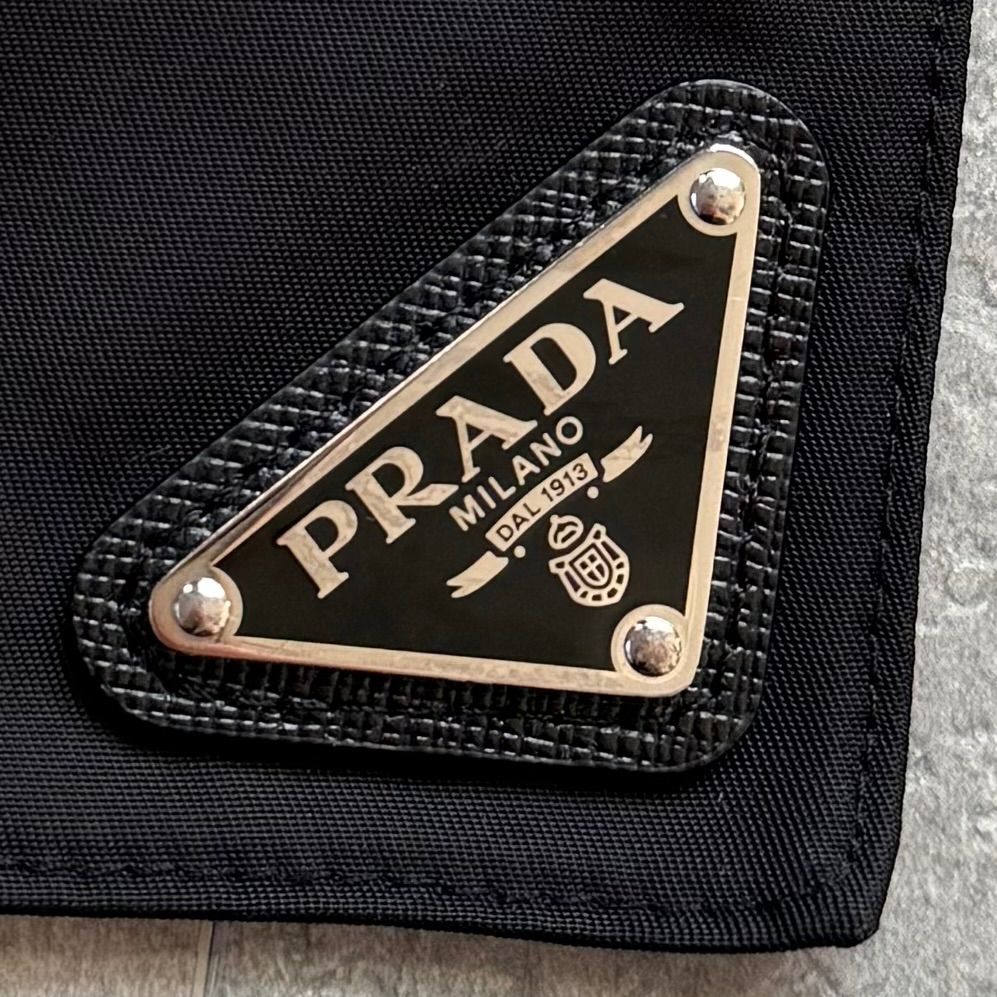 箱付き✨　PRADA　プラダ　三角ロゴモチーフ　リボンスカーフ　トライアングル PRADA プラダ PRADA 三角ロゴ フーラード スカーフ 黒 ブラック