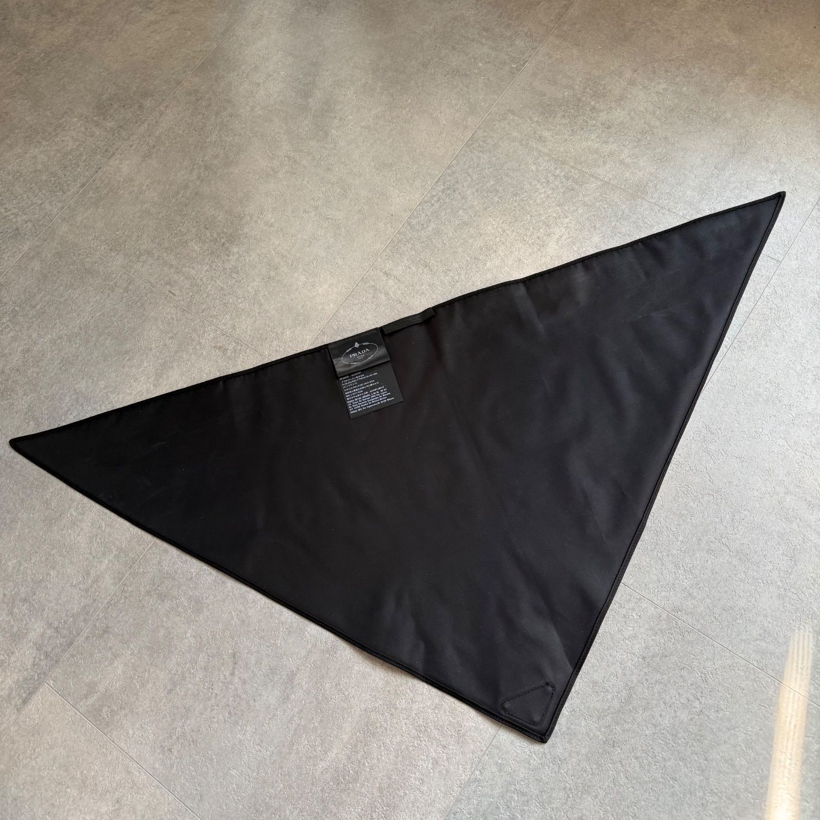 PRADA プラダ PRADA 三角ロゴ フーラード スカーフ 黒 ブラック