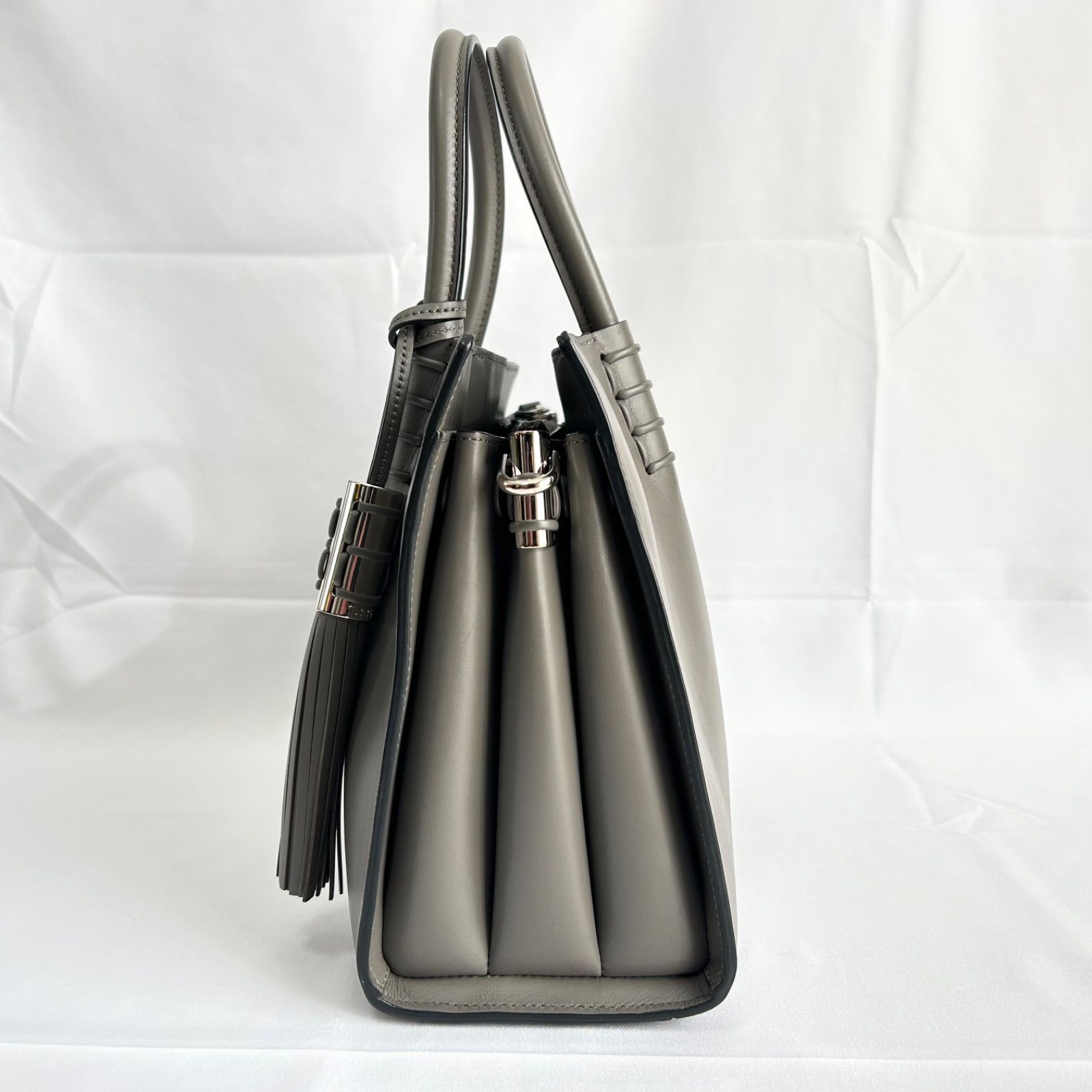 極美品 トッズ レザー 2wayハンドバッグ ショルダーバッグ グレー