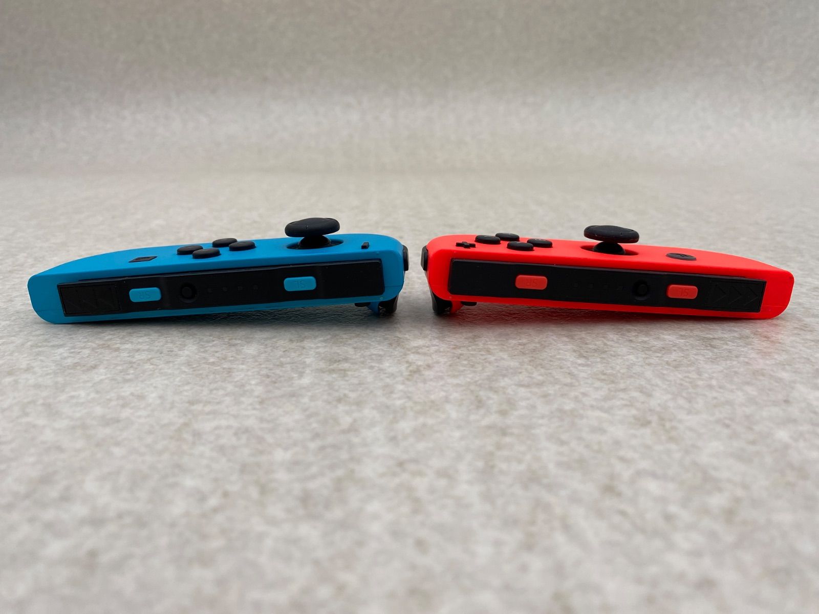 ◇Nintendo Switch Joy－Con（L） ネオンブルー／（R） ネオンレッド