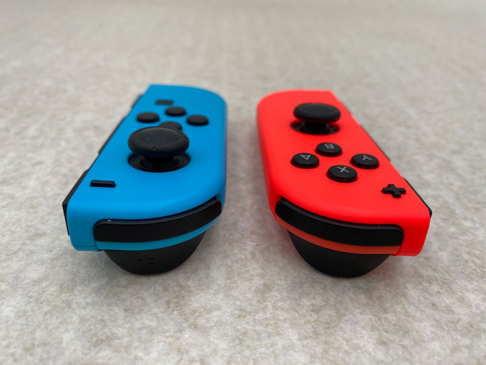 ◇Nintendo Switch Joy－Con（L） ネオンブルー／（R） ネオンレッド