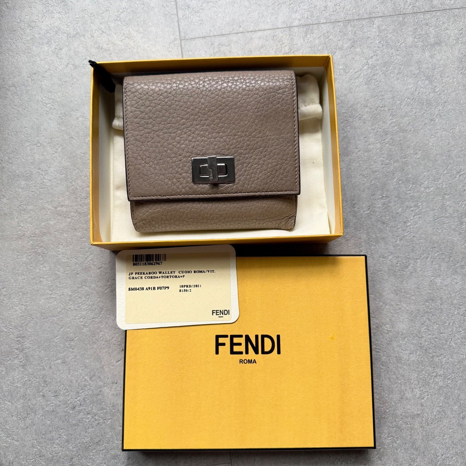 FENDI フェンディ ピーカブー 二つ折り財布 セレリア ターンロック 