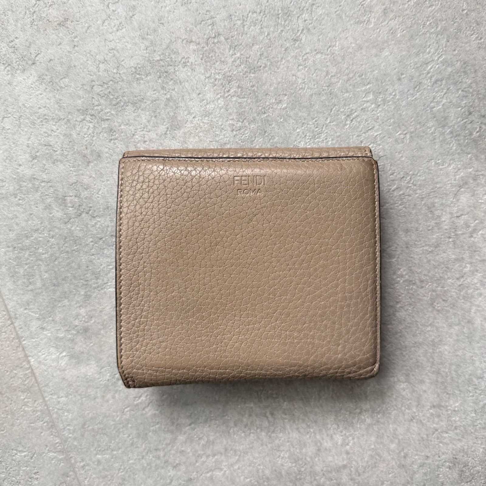 ピーカブー　セレリア　財布　ターンロック　2つ折り FENDI フェンディ ピーカブー 二つ折り財布 セレリア ターンロック