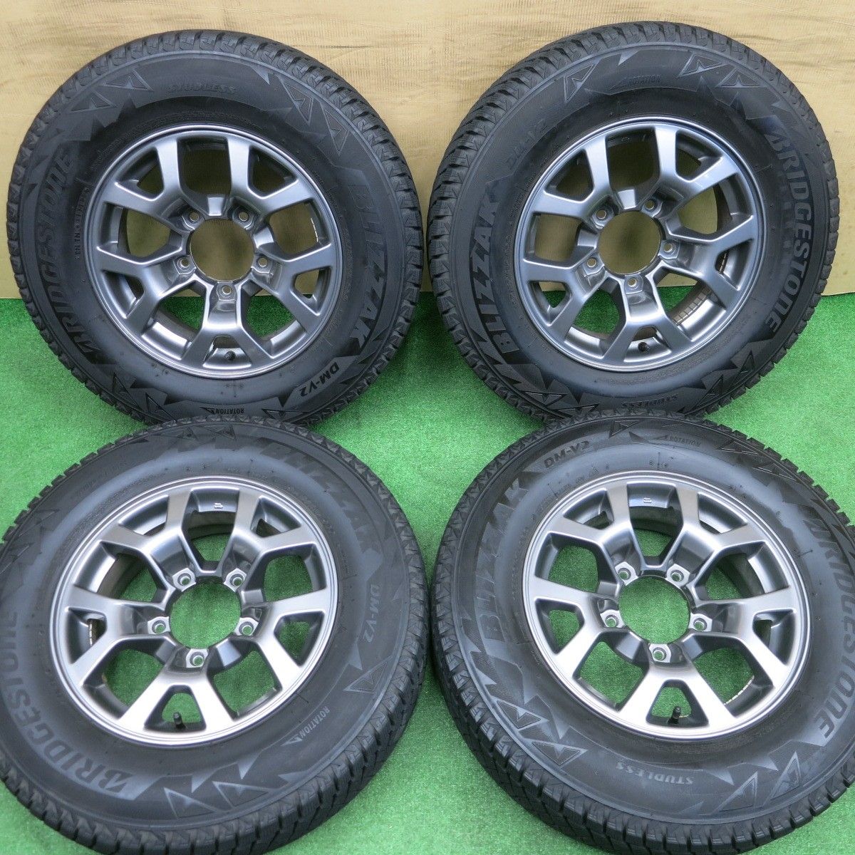 キレイ!22年スズキ ジムニー シエラ 純正 195/80R15 スタッドレス ブリヂストン ブリザック DM-V2 15インチ PCD139.7/5H6020604NKス