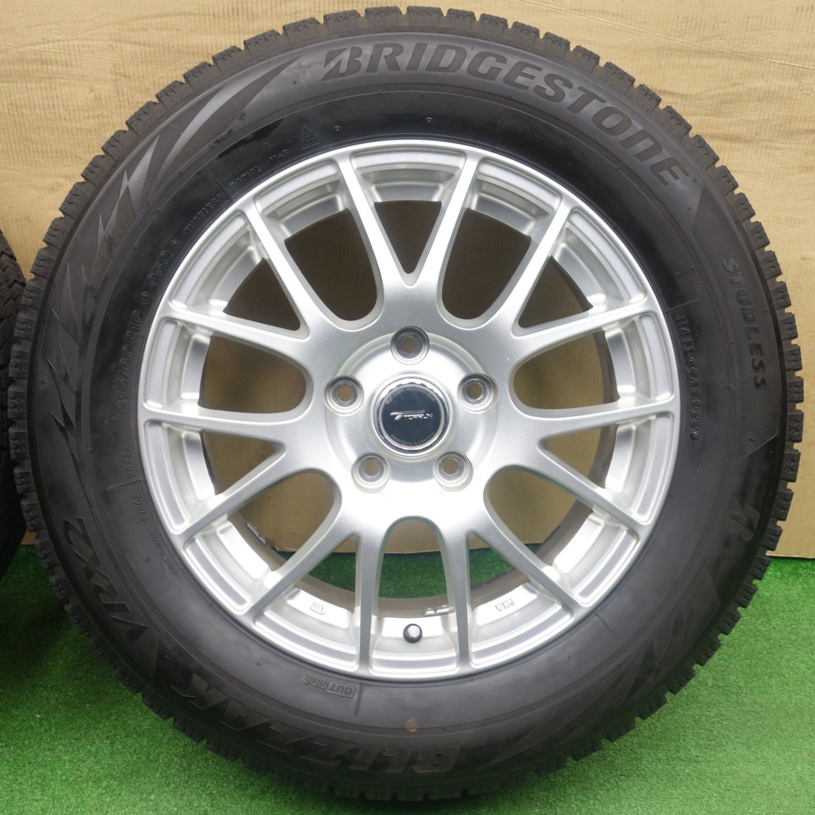 バリ溝！22年！キレイ！9.5分☆スタッドレス 215/60R16 ブリヂストン 