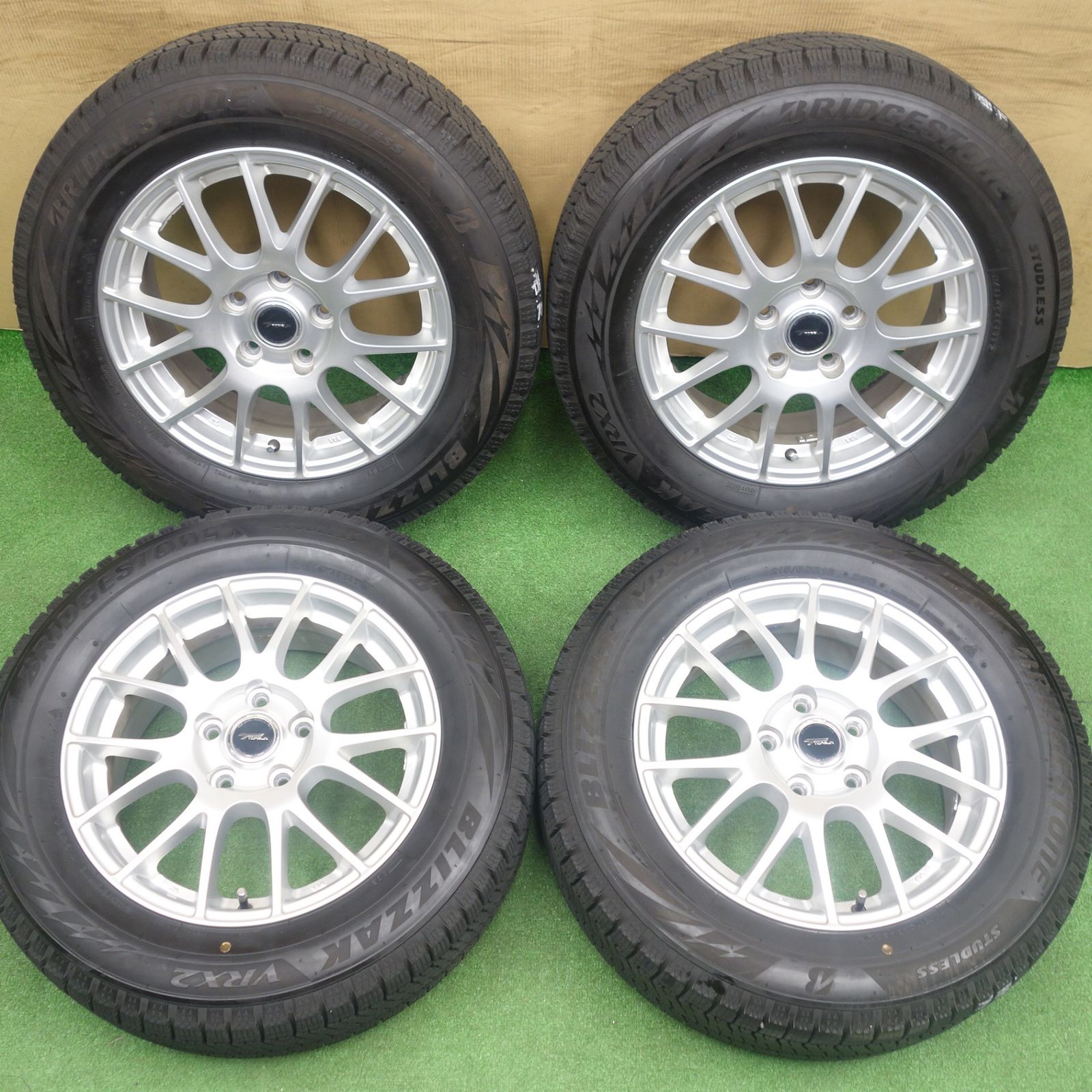 バリ溝！22年！キレイ！9.5分☆スタッドレス 215/60R16 ブリヂストン 