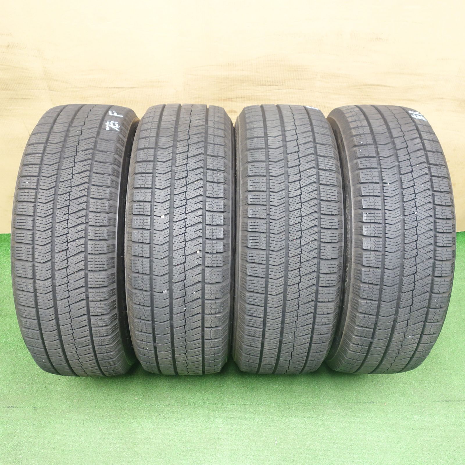 バリ溝！22年！キレイ！9.5分☆スタッドレス 215/60R16 ブリヂストン 