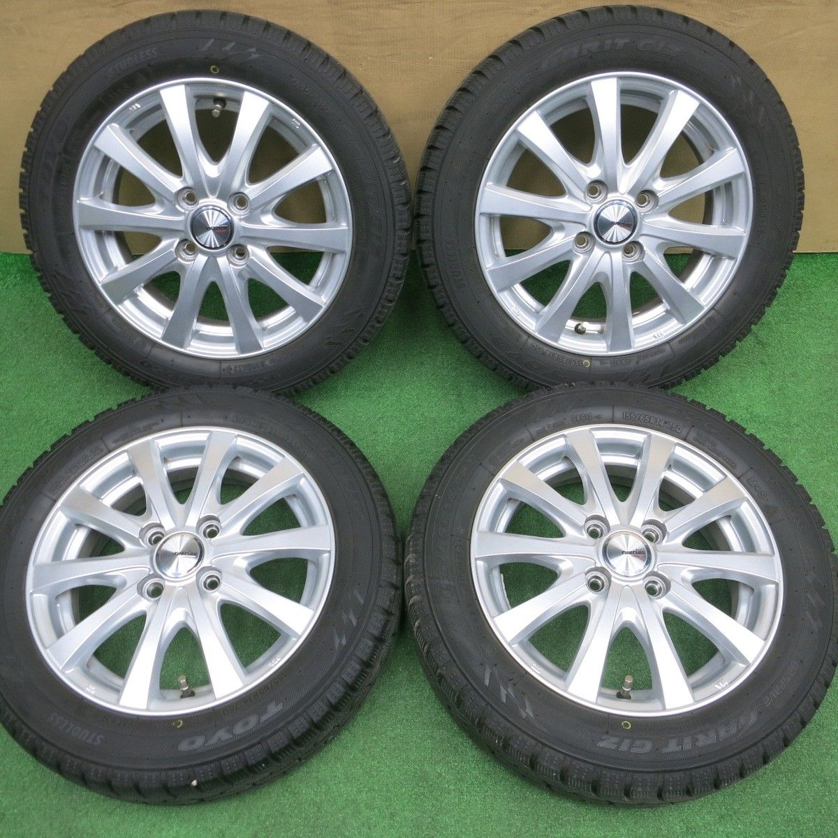 シボレーエクスプレス スタッドレス4本セットバリ溝 シボレー