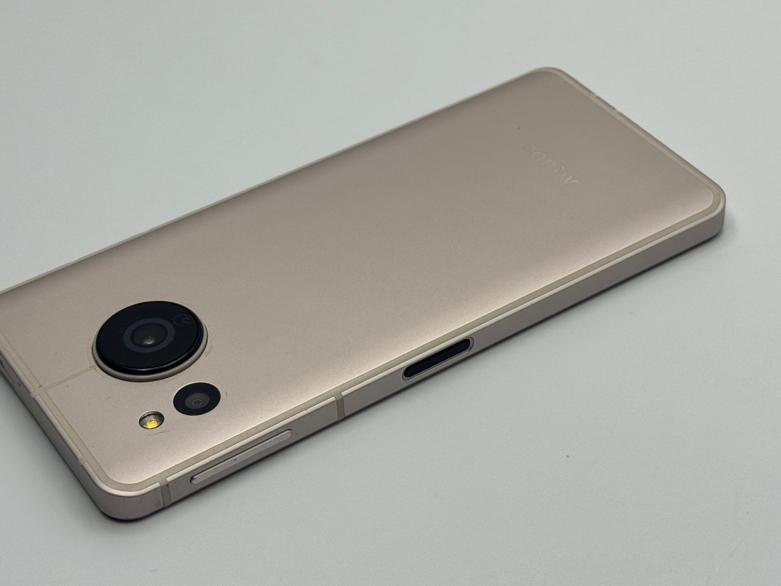 訳あり】AQUOS sense8 SHG11 ライトカッパー SIMフリー 白ロム - メルカリ