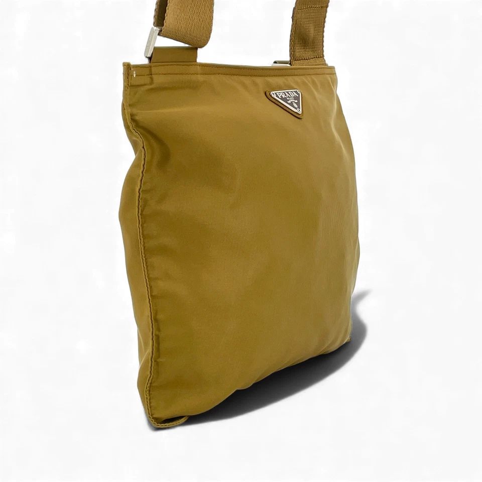 プラダ　ナイロン ベージュ ボディバッグ PRADA ナイロン ベージュ クロスボディ ショルダーバッグ - メルカリ