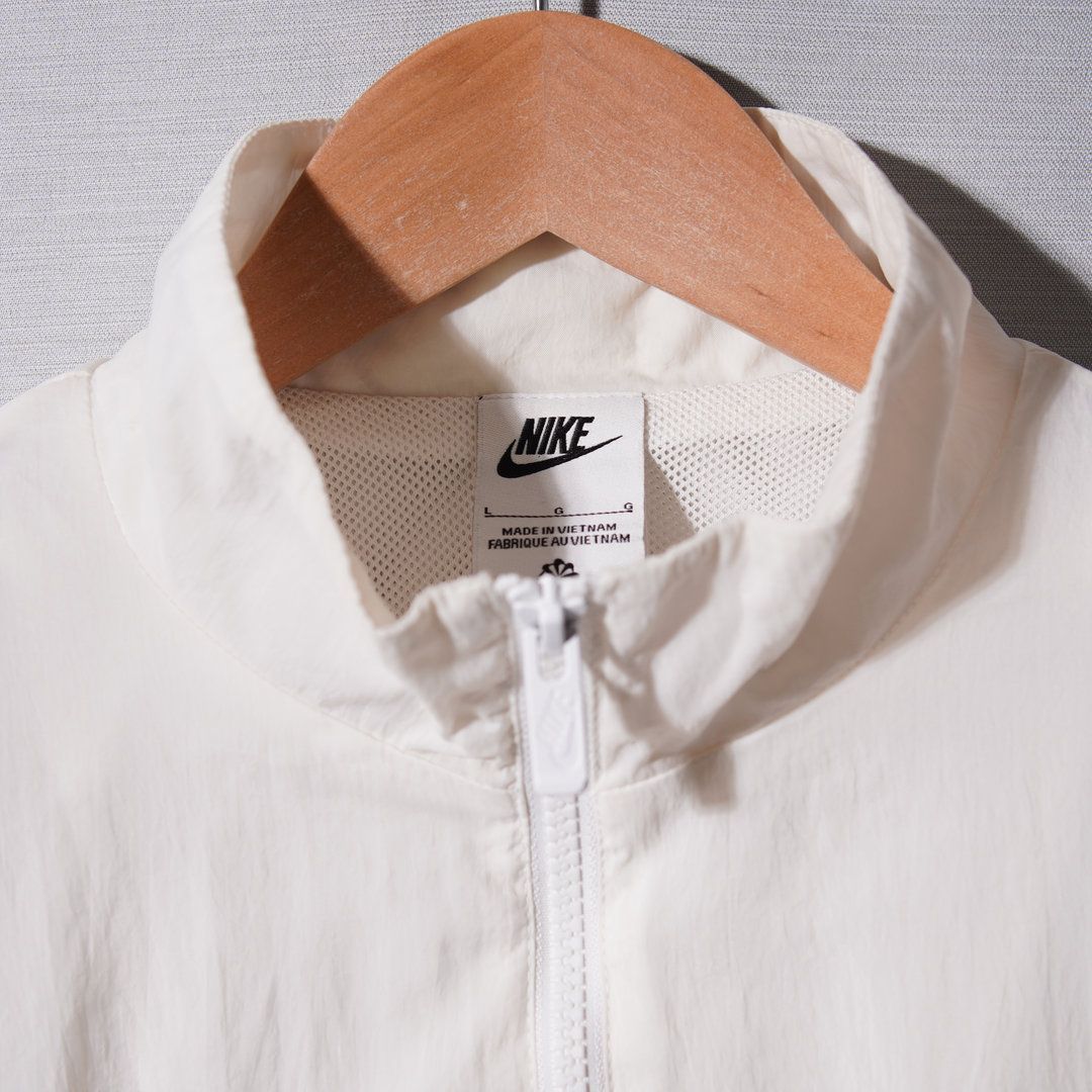 ナイキ NIKE ナイロンジャケット L クリーム ホワイト ロゴ刺繍