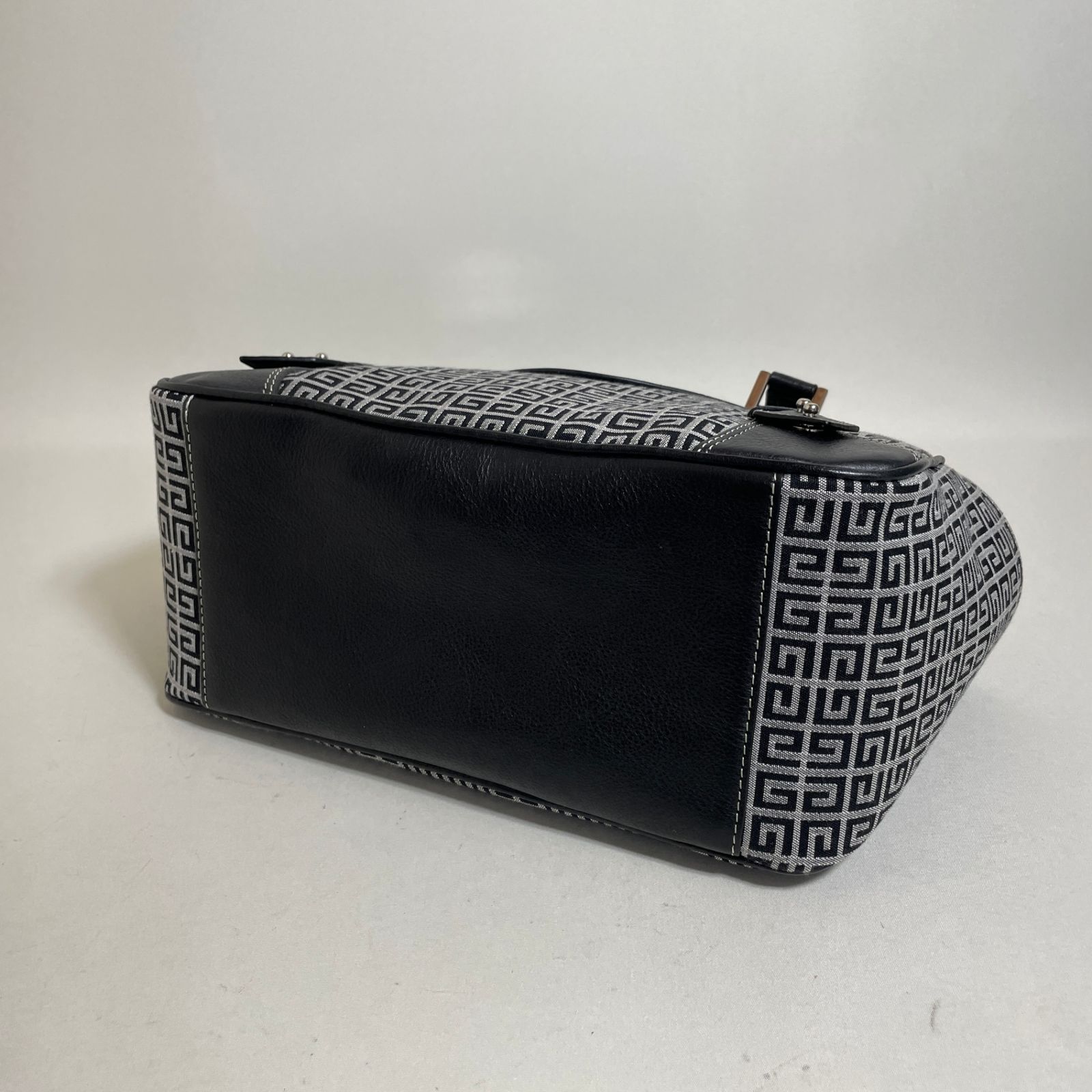 2602-62｜美品｜ジバンシィ ハンドバッグ レザー ブラック 4Gロゴ 