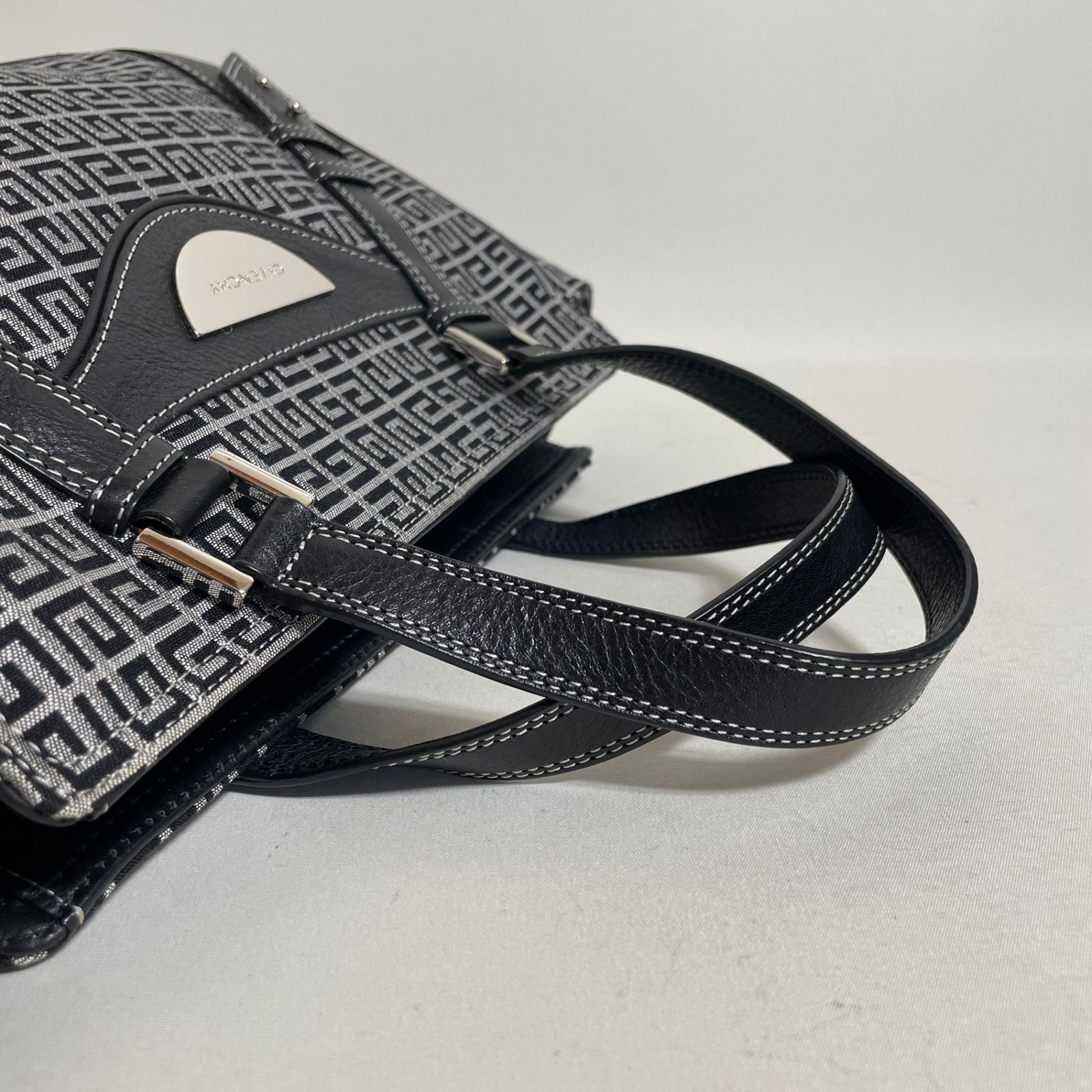 2602-62｜美品｜ジバンシィ ハンドバッグ レザー ブラック 4Gロゴ 
