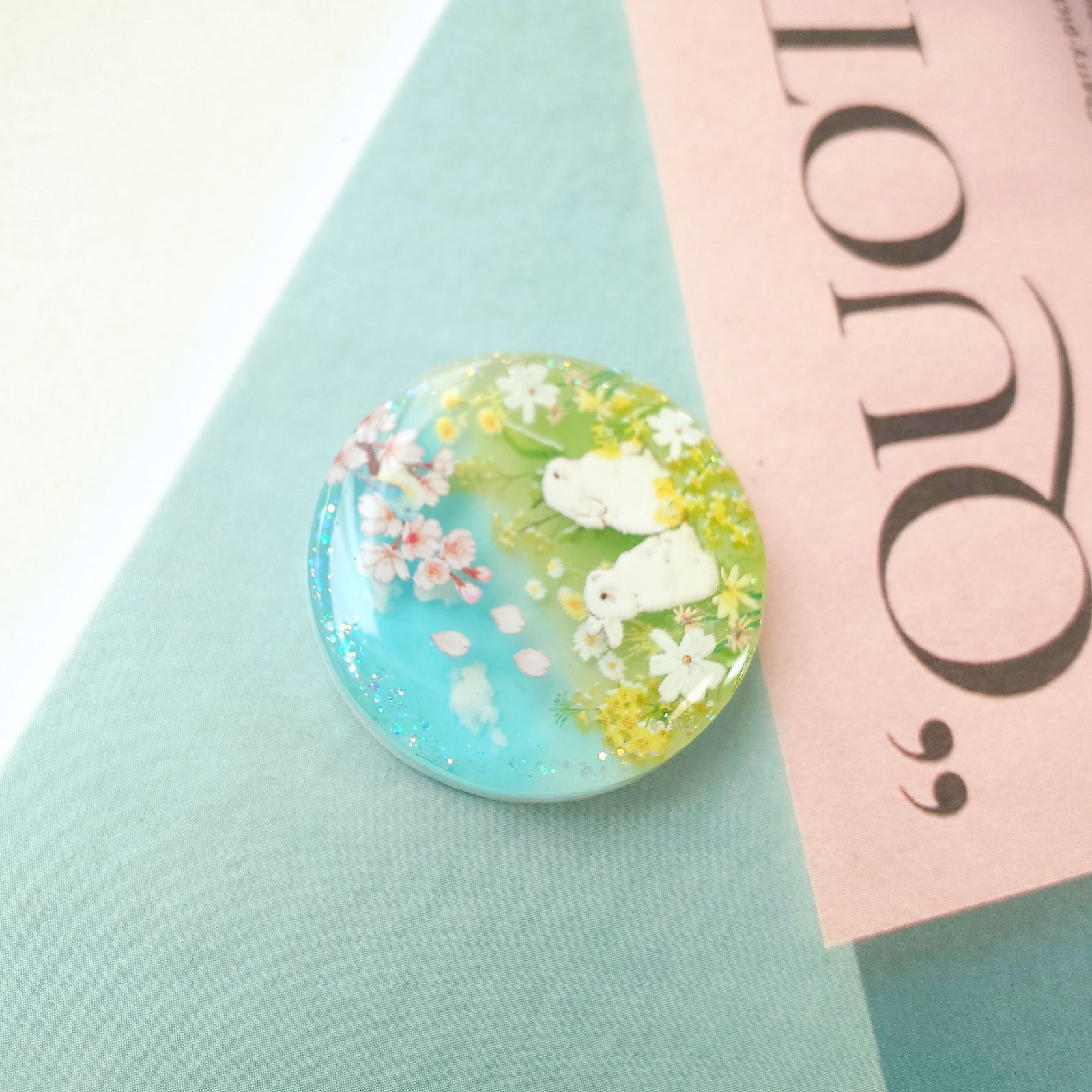No.4278 桜とウサギさん レジンヘアゴム - メルカリ