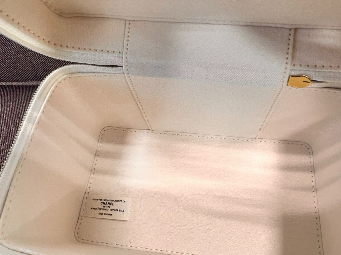 10%クーポン試用可】S/CHANEL ノベルティ バニティポーチ - メルカリ