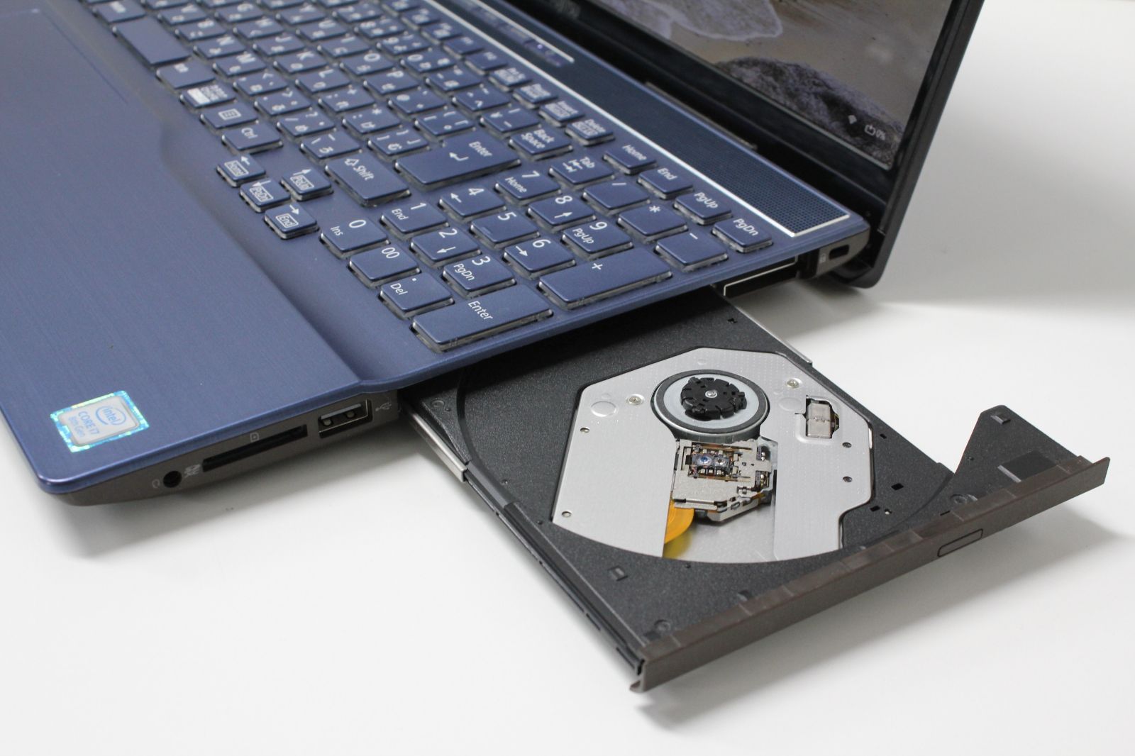 中古ノートPC】富士通〈LIFEBOOK AH58/D3〉Intel Core i7/SSD512GB