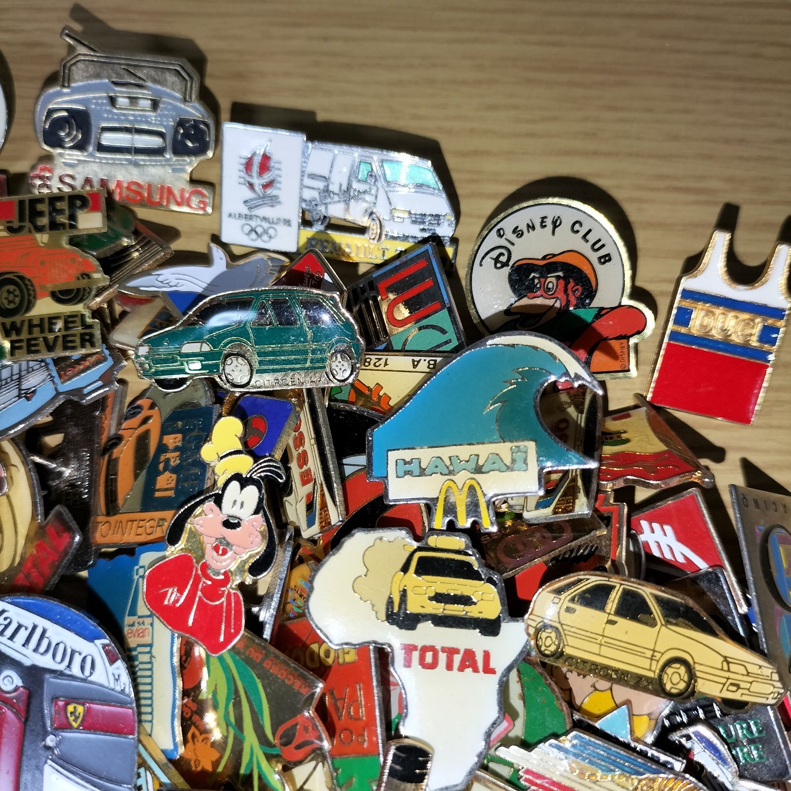 ピンバッジ 200個セット フランス雑貨 まとめ売り ピンズ ヴィンテージ