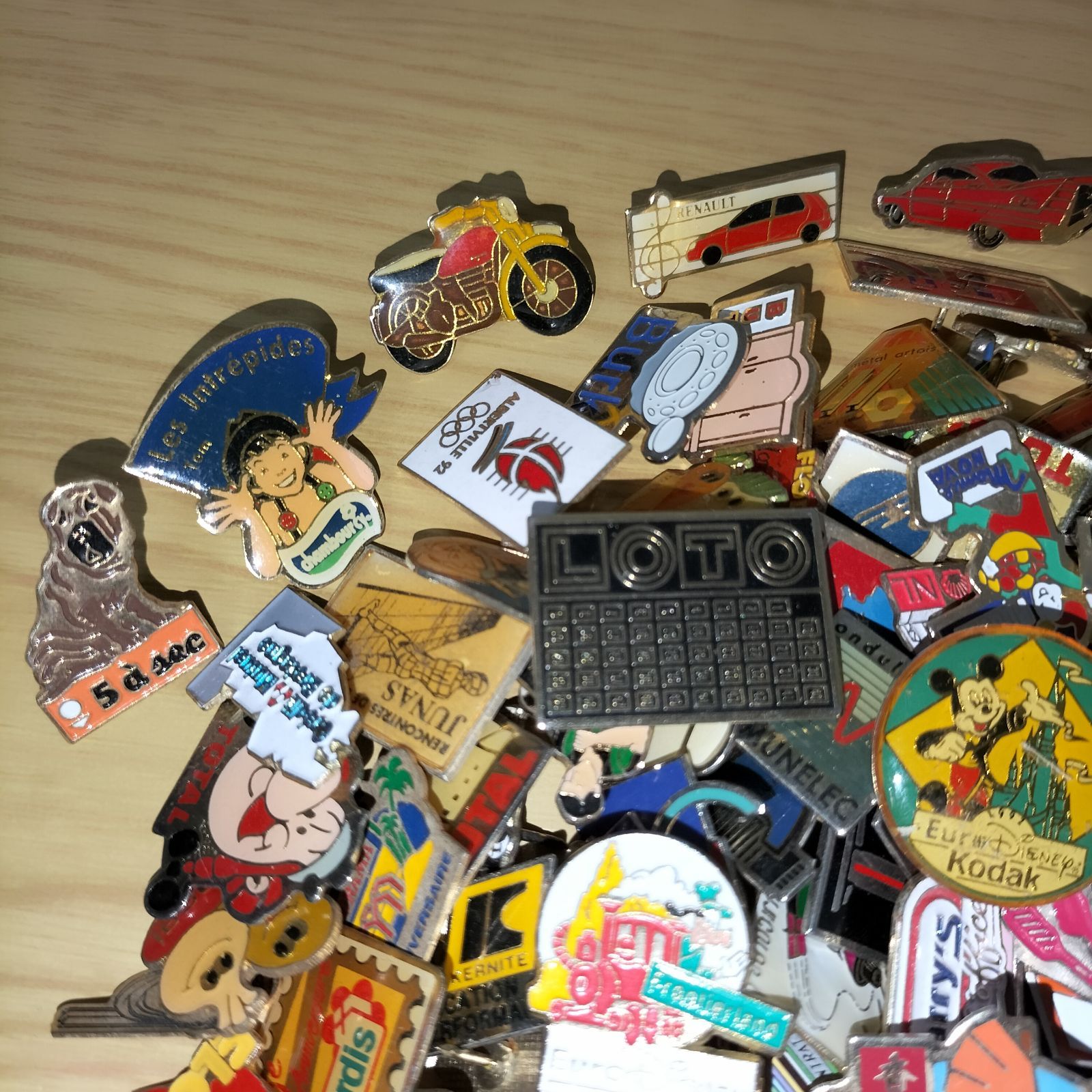 ピンバッジ 200個セット フランス雑貨 まとめ売り ピンズ ヴィンテージ