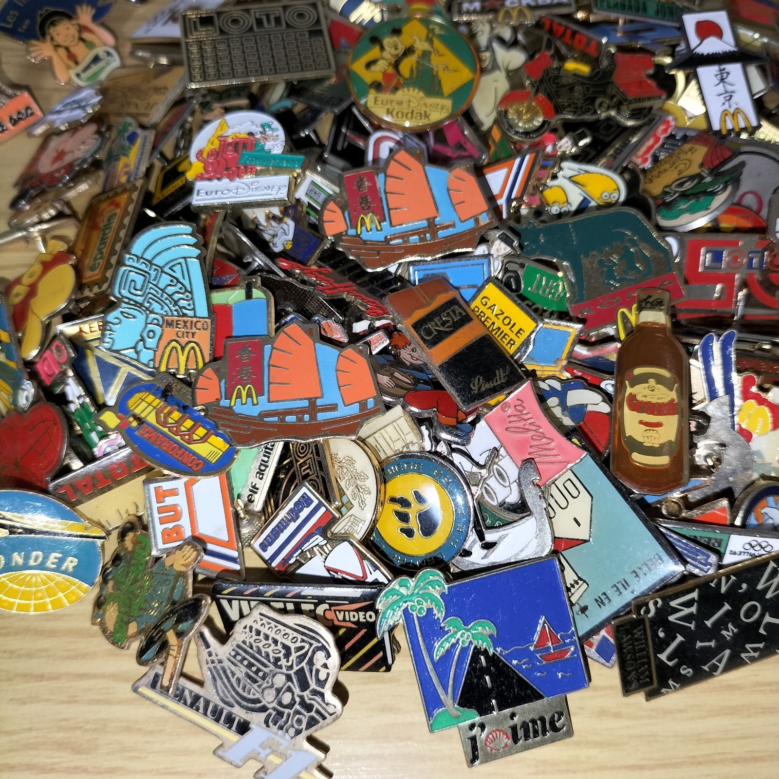 ピンバッジ 200個セット フランス雑貨 まとめ売り ピンズ ヴィンテージ