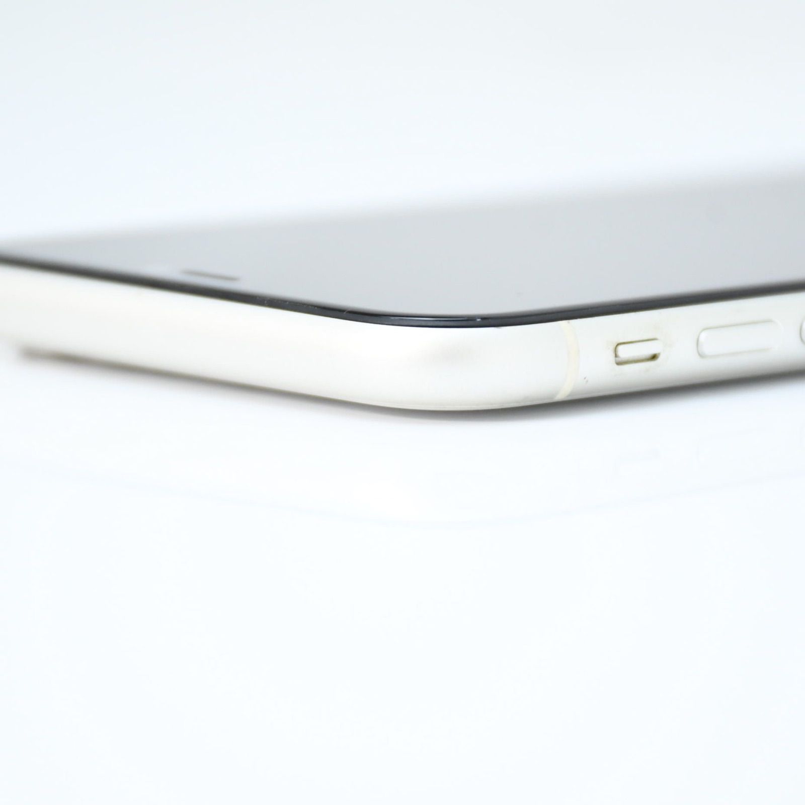 バッテリー最大容量100％＊液晶美品】 SIMフリー iPhone11 64GB