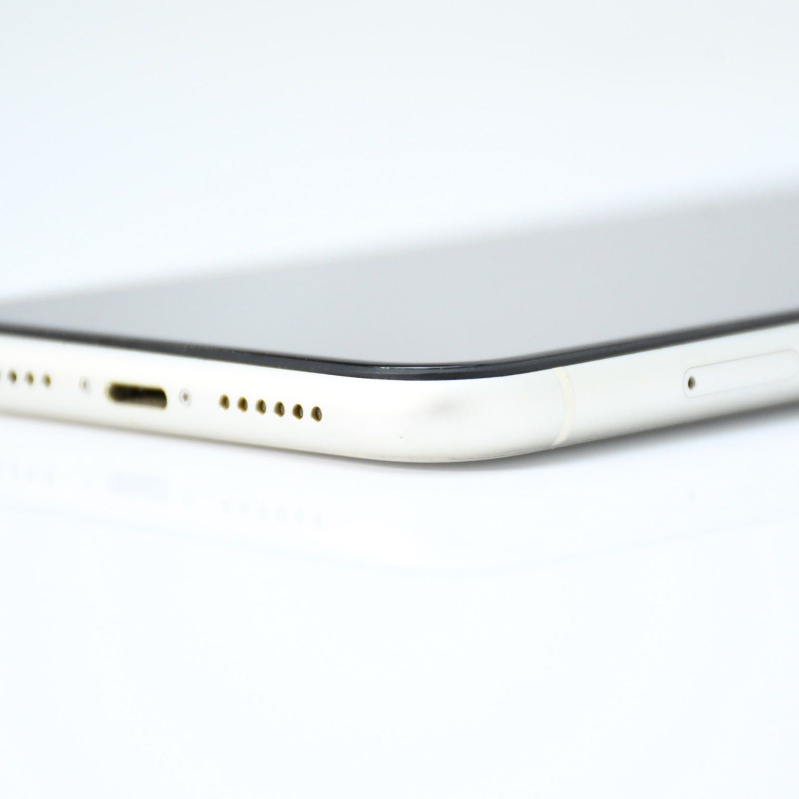 バッテリー最大容量100％＊液晶美品】 SIMフリー iPhone11 64GB