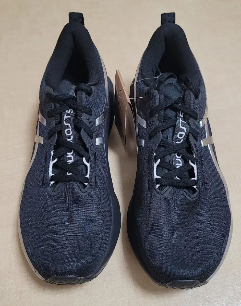 275) アシックスNovaBlast 5 プラチナ ブラック 未使用 新品 ショップ