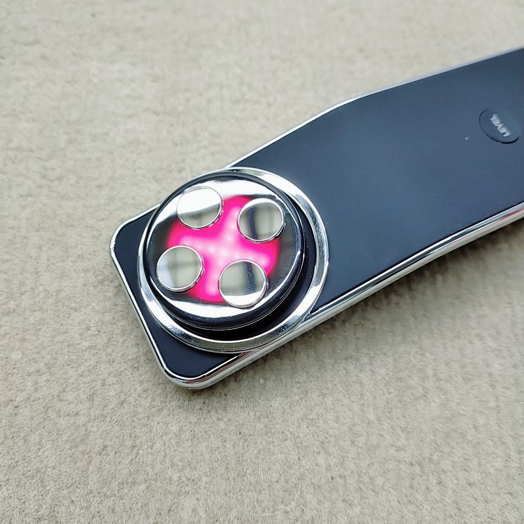 ほぼ未使用》 Brighte ELEKILIFT ブライト エレキリフト 美顔器 - メルカリ