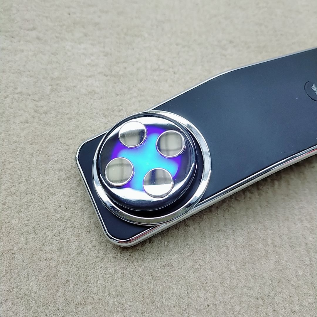 ほぼ未使用》 Brighte ELEKILIFT ブライト エレキリフト 美顔器 - メルカリ