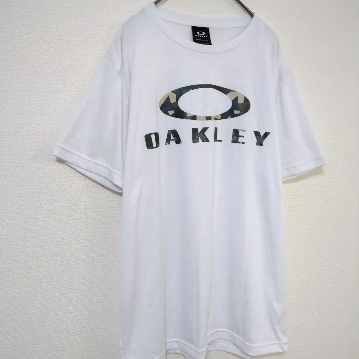 オークリー　美品　Tシャツ　メンズL　カモ柄プリント　後大プリント　ポリエステル